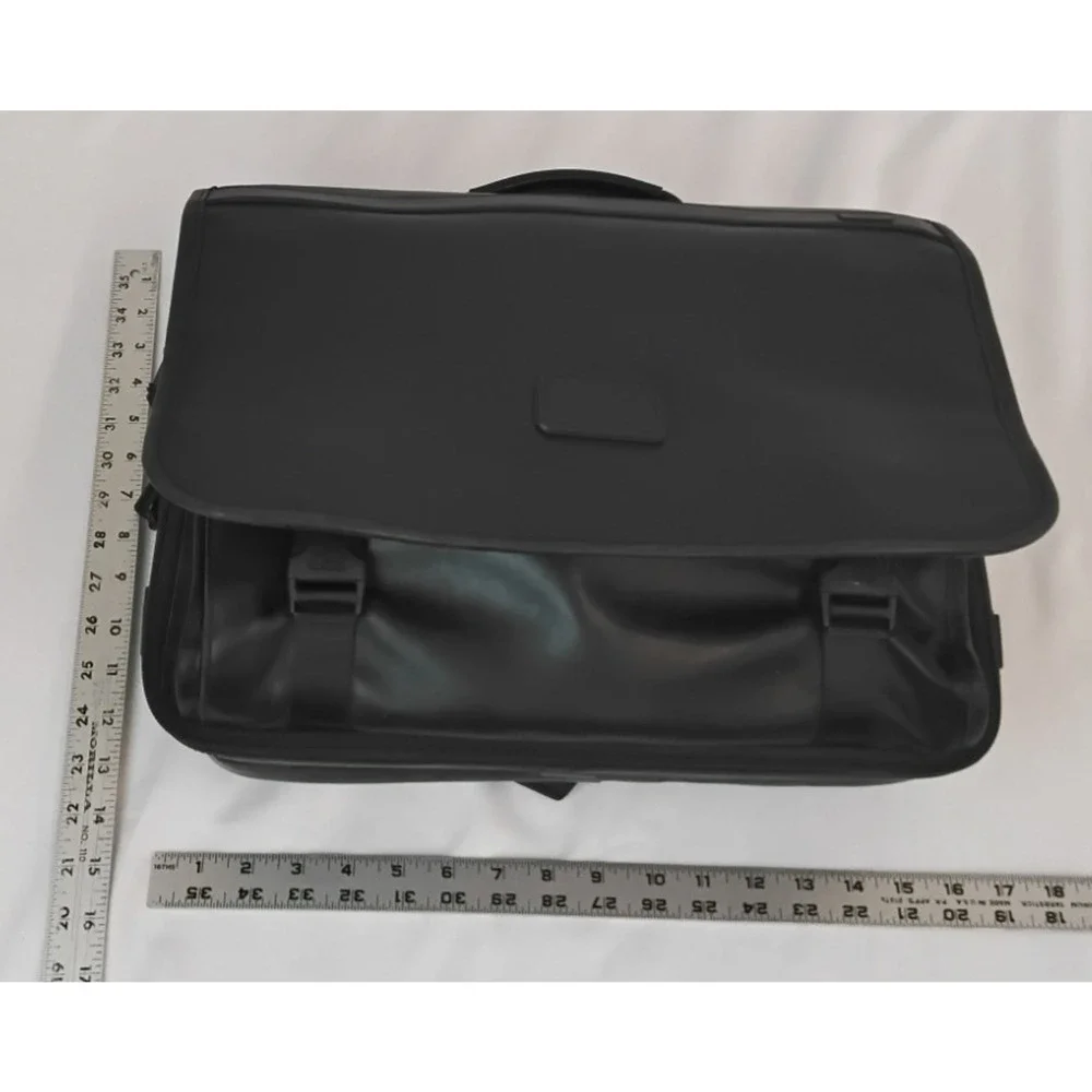 Tumi Messenger Bag Men's Leather Laptop Sleeve Commuter Bag Work Travel #Z5791